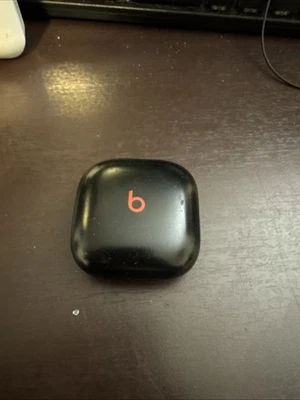 Beats Fit Pro непроверенный чехол зарядки и попытки подключения к iPhone. На запчасти - Изображение 1 из 4