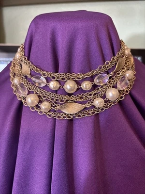 stunning vintage multi strand faux pearls/ gold tone chains and leaf accents n - Image 1 of 4
