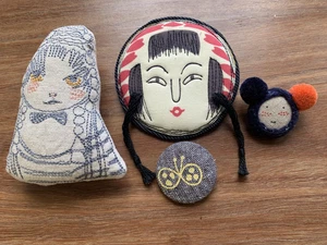 Collection of 4 Japanese Textile Arts Brooches  made from Vintage Kimono fabrics - Bild 1 von 8