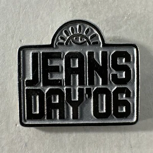 2006 BC Childrens Hospital Jeans Day Fundraiser Fundraising Sun Ray  Lapel Pin - Bild 1 von 14