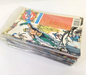 Who's Who In the DC Comic Universe Vol 1, 3, 5, 10 - 26 + Vol 1, 3, 4, 5 - Picture 1 of 13