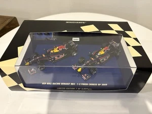 Minichamps 1/43 Red Bull First Win Vettel Webber 2009 Chinese GP - Picture 1 of 4