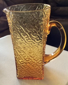 Textured Embossed Chain Link Pattern Glass Pitcher W/Square Base in Gold/Amber. - Picture 1 of 6