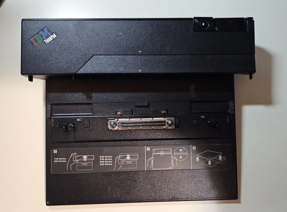 IBM ThinkPad  Docking Station Type 74P6733M for T40 R50 X30 T30 R40 A30 Series  - Image 1 of 3