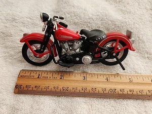 Motocicleta diecast Maisto-Harley Davidson escala 1:18 - roja y negra con adornos dorados - Imagen 1 de 10