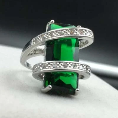 Anillo para mujer relleno de oro blanco de 3 quilates corte diamante verde talla 8,25 nuevo Foto 1 de 4