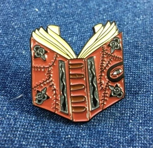 Wizard Book Of Spells - Magic - Enamel Pin Badge Brooch 3.5cm x 3.5cm - Bild 1 von 4