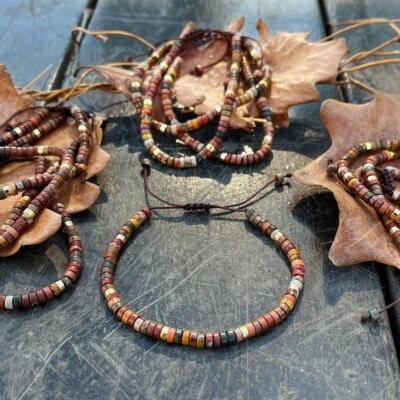 Pulsera minimalista de piedras de jaspe Red Creek delicada de piedras preciosas hecha a mano Foto 1 de 4