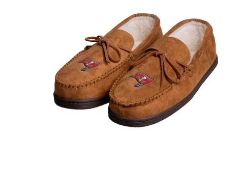 TAMPA BAY BUCCANEERS MEN SLIPPER S 7-8 TAN MOCCASIN PLUSH LINED CLASSIC NEW NWOT Cover
