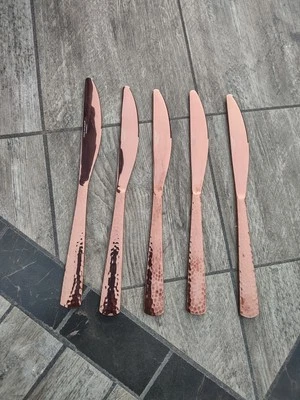5 Dinner Knives Food Network Martilla Pattern Stainless Copper Colored Flatware - Image 1 of 3