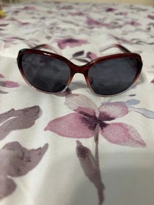 Gafas de sol T24.6 Foster Grant 14809FWM616 POLARIZADAS Arándano Ombre con joyas Foto 1 de 4