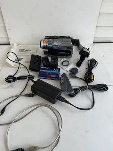 Sony DCR-TRV510 Digital8 Camcorder Nightshot 20x Optical Zoom + Accessories - Picture 1 of 24