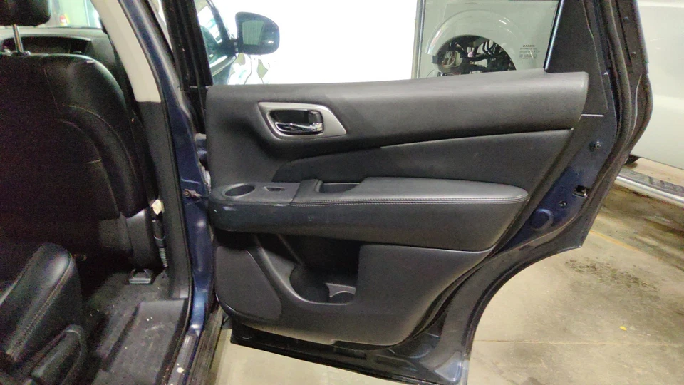 Nissan Pathfinder 2014-2019 pasajero derecho puerta trasera panel interior negro-G Foto 1 de 1