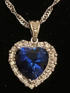 Halskette mit Saphir Herz Anhänger 14 Karat Weißgold - Bild 1 von 10