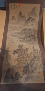 Impresión de pergamino colgante de bambú vintage con caja - 15" x 50" - Valle y árbol en flor - Imagen 1 de 7