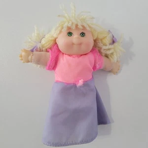 Mini bambola vintage Mattel Cabbage Patch bambini capelli biondi occhi verdi 1995 - Foto 1 di 13