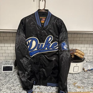 Chaqueta negra Duke Blue Devils Colisseum L vintage satinada a presión - Imagen 1 de 8