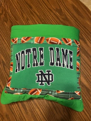 Nueva almohada de fútbol Notre Dame hecha a mano (¡almohada con edredón de 6 pies de largo en el interior!) Foto 1 de 2