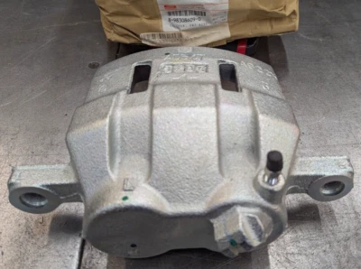 8-98308-609-0 Isuzu New Genuine OEM Front Disc Caliper Assembly 8983086090 - Image 1 of 4