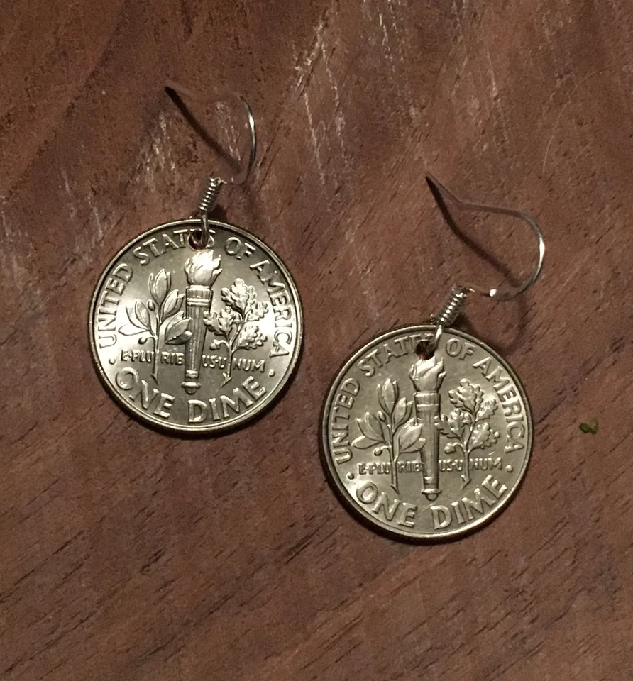 Pendientes con dije de monedas de diez centavos en ganchos de 0,925 10 centavos EE. UU. Foto 1 de 1
