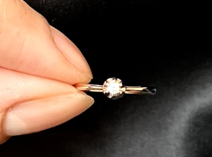 Beautifully crafted Diamond 9ct 375 Gold Hallmarked Ring -Size J 1/2 (Free P&P) - Picture 1 of 10