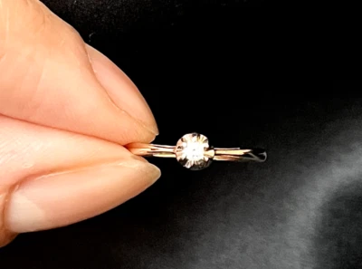 Beautifully crafted Diamond 9ct 375 Gold Hallmarked  Ring -Size J 1/2 (Free P&P) - Image 1 of 4