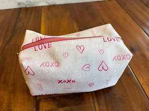 NWOT Pink Heart XOXO Love Cosmetic Make-Up Bag Women's 8" x 5" x 4" - Picture 1 of 8
