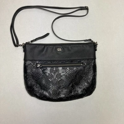 Bolso de hombro para mujer The Sak Bolinas de cuero negro floral en relieve Foto 1 de 4