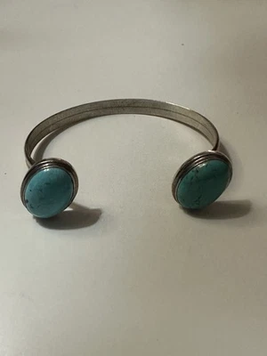 纯银椭圆形绿松石宝石袖口手链 — 第 1/4 张图片