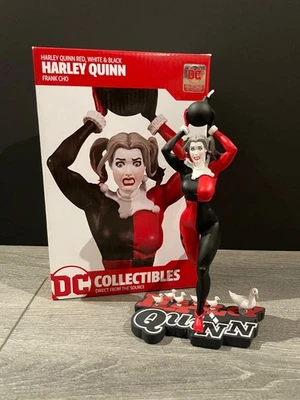 DC Direct Harley Quinn Rojo Blanco y Negro Frank Cho Estatua Escala 1/10 Foto 1 de 4