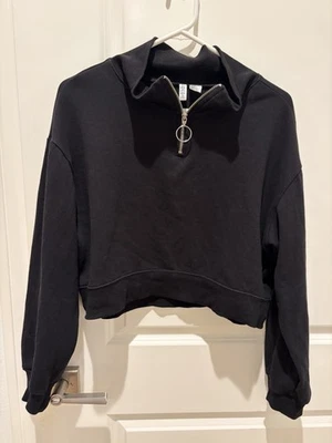 Sudadera corta básica para mujer Divided H&M talla M negra Foto 1 de 4