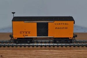 Vintage HO Scale Central Pacific Railroad Car 836 Mantua Boxcar Kadee Couplers - Bild 1 von 5