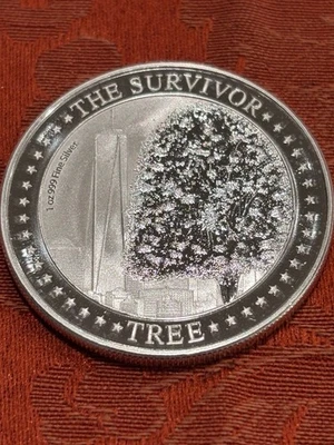 MONEDA DE PLATA 911 CONMEMORATIVA 0,999 NIUE EL ÁRBOL SOBREVIVIENTE 1 OZ Foto 1 de 4