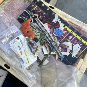 Nuevo Antiguo Stock Soprano Pinball Stern Plásticos Y Piezas Lote Juego Parte Fm5 - Imagen 1 de 7