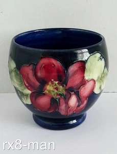 EXCELENTE JARRÓN VINTAGE PEQUEÑO MOORCROFT CLEMATIS AZUL c1940s/50s 2 3/4" ALTO - Imagen 1 de 11