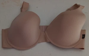 Vince Camuto solid nude 90% nylon, 10% spandex underwire bra Size 38C - Picture 1 of 6
