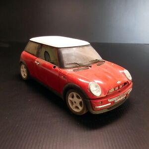 MINI COOPER 2001 1/18 BURAGO Made in ITALY voiture miniature métal rouge N6021