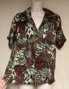 NWT Women’s Size Small Multi Colored Button Up Short Sleeve Blouse By Tiny - Picture 1 of 12