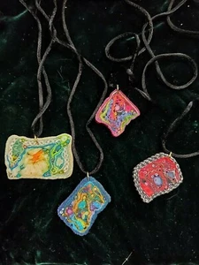 4 COLLAR COLGANTES MOSAICO TELA ROJO AZUL BLANCO ABSTRACTO HECHO A MANO ENVÍO GRATUITO - Imagen 1 de 2
