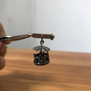 Brosche/Anhänger Karussell Ballspende Echtsilber vintage antik alt Pferd - Picture 1 of 3