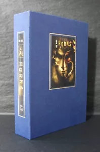 HÖRNER Joe Hill UK SIGNIERT LTD DELUXE NUMMERIERT TABLETTGEHÄUSE PS Pub Vincent Chong - Bild 1 von 7