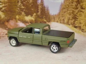 Dodge Ram 1500 V8 Sport Club Cab 1994-2002 segunda generación 4x4 escala 1/64 edición limitada H - Imagen 1 de 5