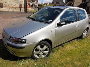 BREAKING FIAT PUNTO MK2 ELX 1.2 16V YEAR 2000 FOR SPARES - Picture 1 of 7