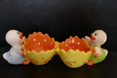 Bandeja de cerámica hecha a mano para patos ucranianos sosteniendo huevos doble plato de salsa Foto 1 de 4