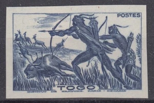 TOGO : CHASSE A L'ARC N° 221a ESSAI NON DENTELE BLEU FONCE SANS VALEUR - Picture 1 of 2