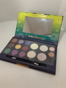 Eyeshadow Pretty in Harmony Makeup Palette - Picture 1 of 3