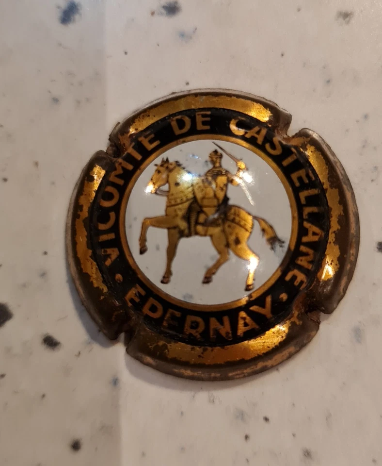 capsule champagne DE CASTELLANE n°11 or jaune petites lettres - Photo 1/1