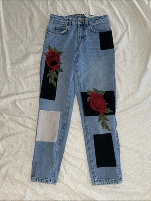 Pantalones de mezclilla bordados rosas retazos de ASOS • ajustados/calce ajustado 25/28 • apliques florales Foto 1 de 4