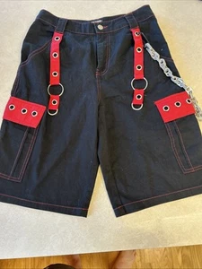 Hot Topic schwarz rot Ösen & Ketten Cargoshorts Baumwolle Damengröße 5 " - Bild 1 von 7