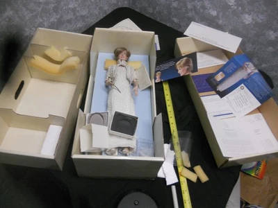 Muñeca de porcelana Franklin Mint Diana Princesa de Gales con vestido de perla 17 pulgadas Con CAJA Foto 1 de 4